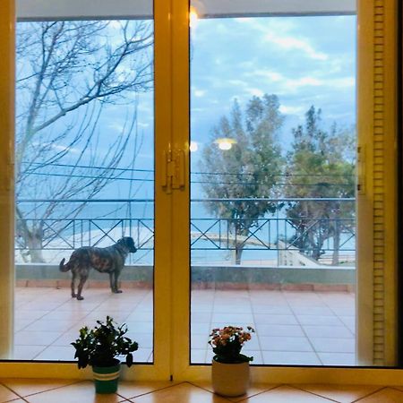 Chloe'S Sunrise Beach House Atenas Exterior foto